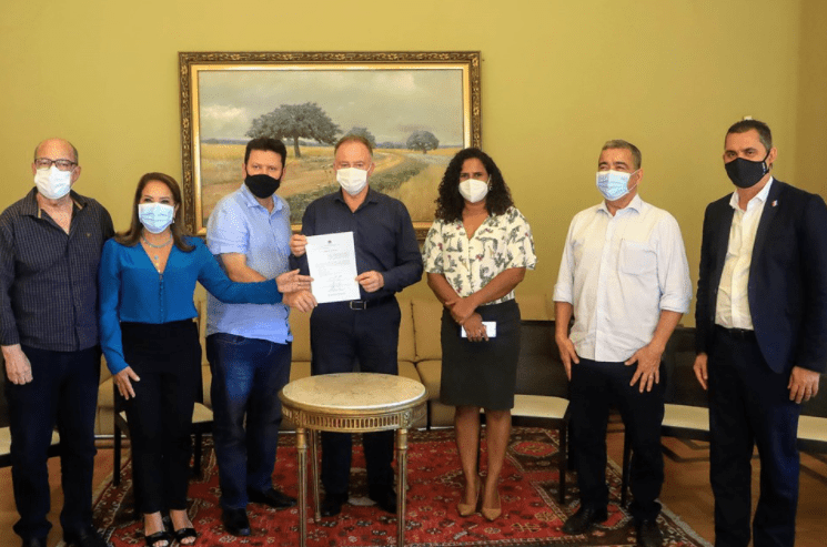 Governo do Estado assina convênio para pavimentação e drenagem de ruas em Cariacica