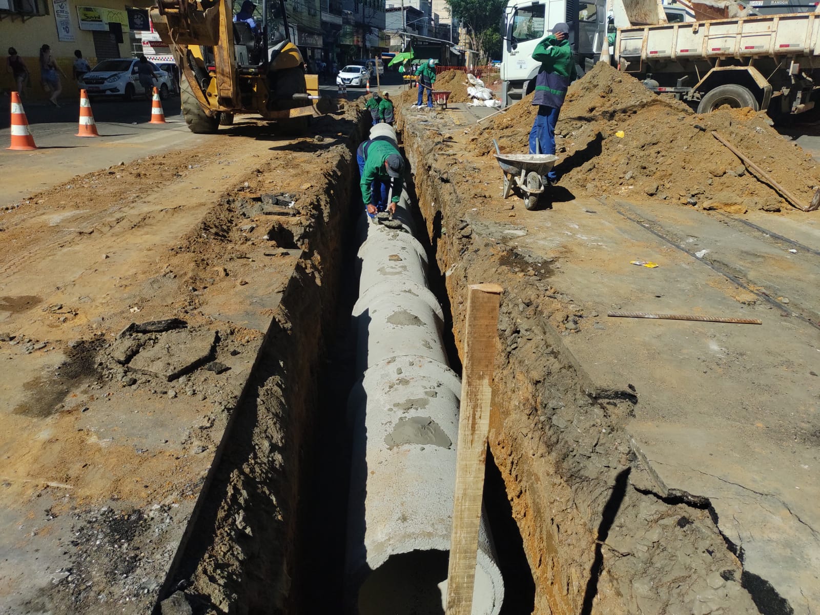 Vários pontos da cidade receberam equipes da Prefeitura