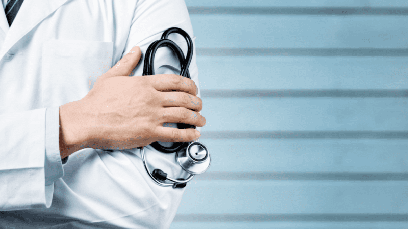 Médicos e enfermeiros de Cariacica recebem aulas práticas para diagnosticar hanseníase