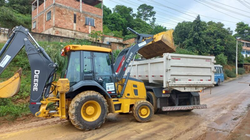 Mais de 200 trabalhadores fazem a limpeza da cidade após chuva forte