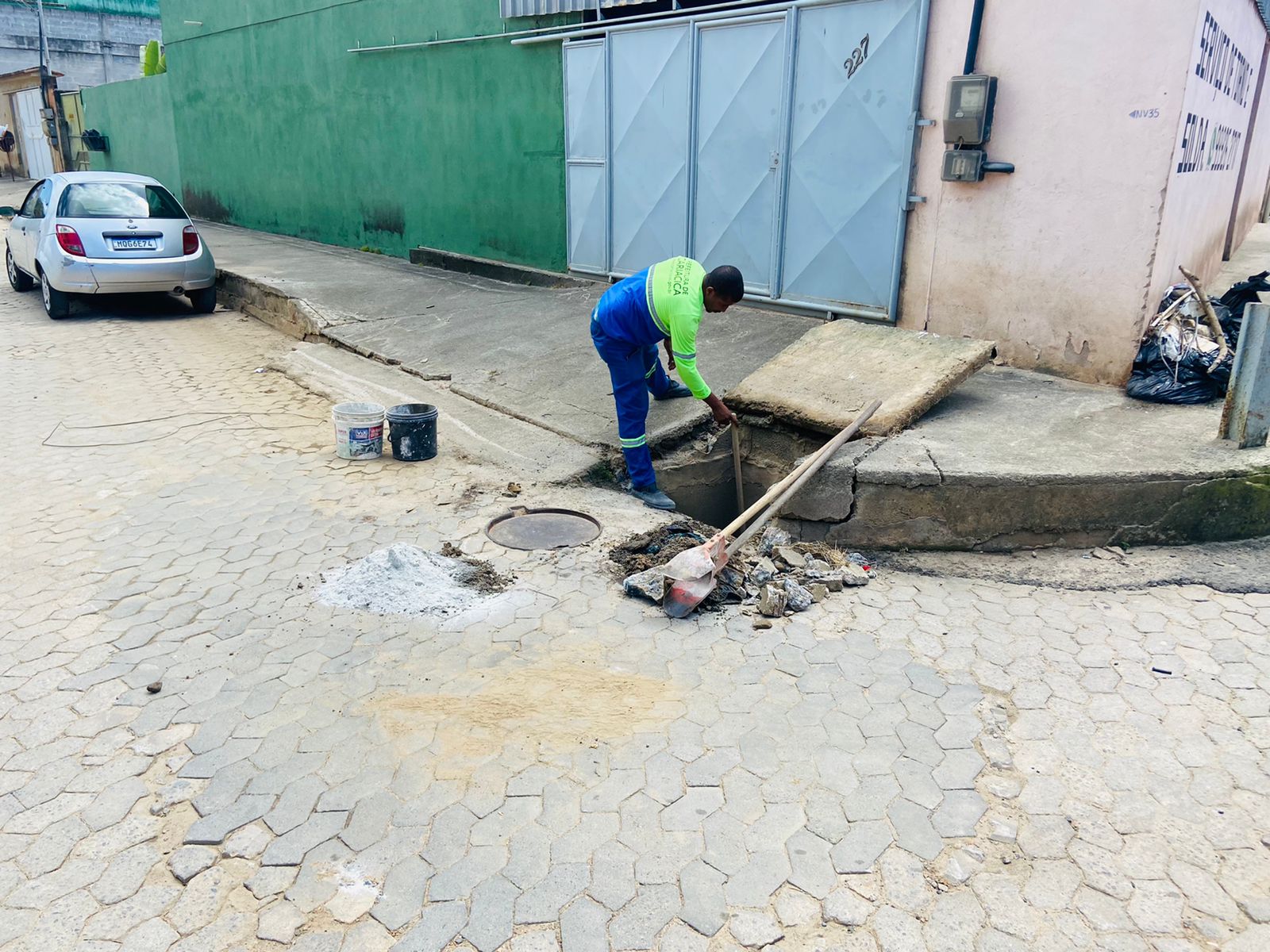 Rede de drenagem em Padre Gabriel recebe limpeza da PMC