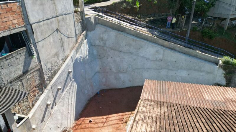 Secretaria de Obras finaliza construção de muro de arrimo em São Francisco