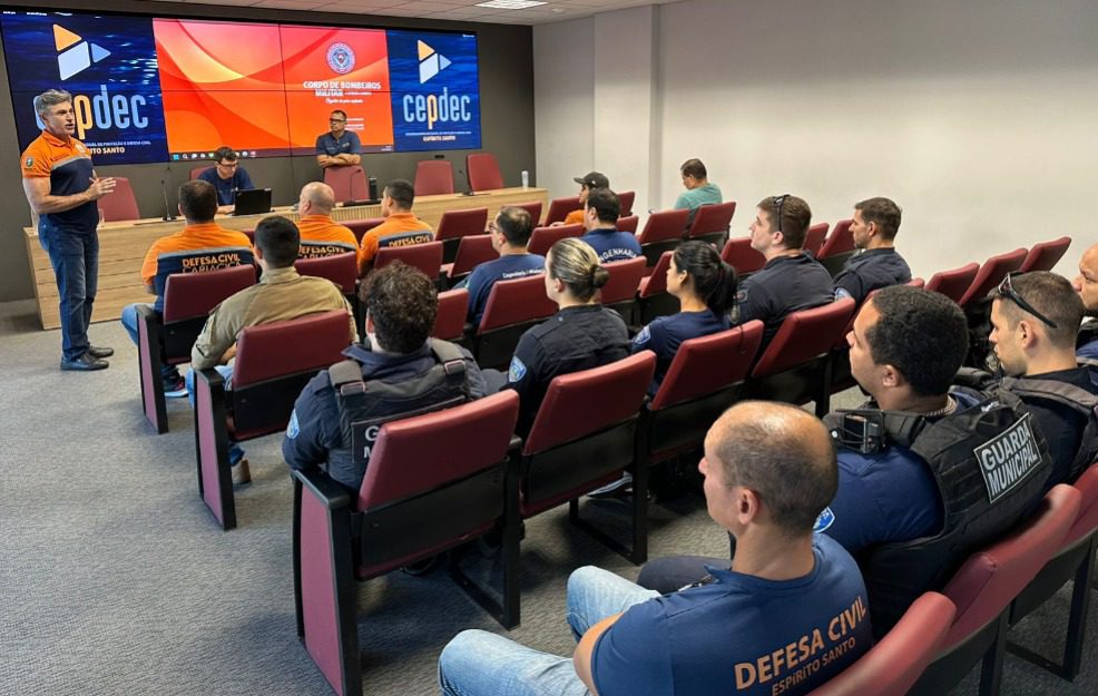 Servidores municipais participam do curso de Operação de Drones promovido pela Secretaria de Defesa Social