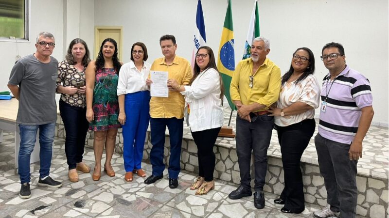 Prefeitura de Cariacica Anuncia Novo Aumento Salarial para Professores
