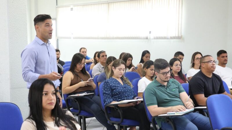 Desenvolvimento de Competências: Secretaria de Administração Realiza Treinamento sobre a Nova Lei de Licitações e Contratos Administrativos