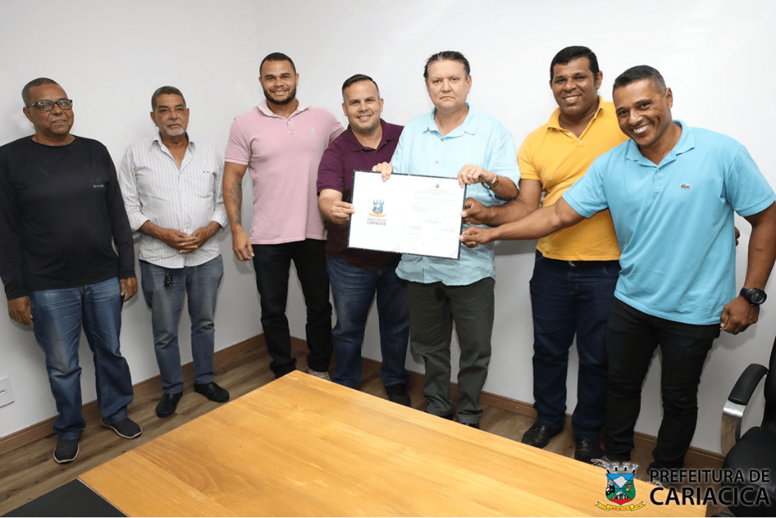 Prefeito Euclério Sampaio dá ordem de serviço para execução de obras de pavimentação e drenagem em rua do bairro Santana