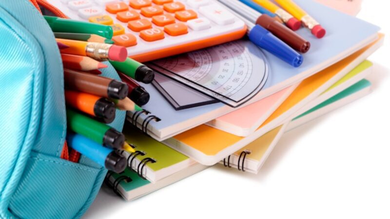 Alunos da rede municipal de Cariacica vão receber kits de materiais e uniformes escolares
