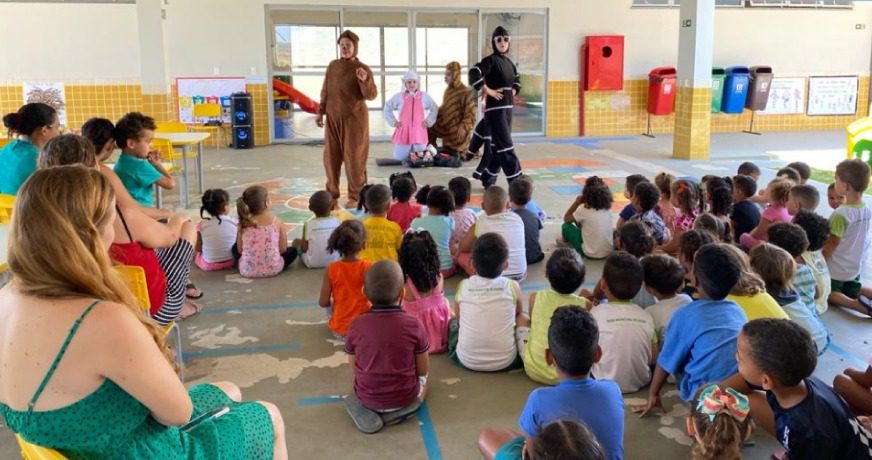 Grupo de teatro de combate à dengue faz sucesso nas escolas de Cariacica