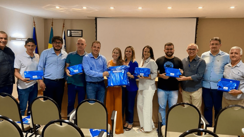 Cariacica recebe notebooks e tablets conquistados no 2º Prêmio Boas Práticas Senador Gerson Camata, da Amunes