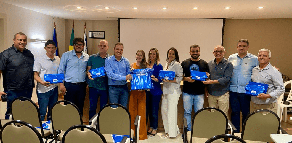 Cariacica recebe notebooks e tablets conquistados no 2º Prêmio Boas Práticas Senador Gerson Camata, da Amunes