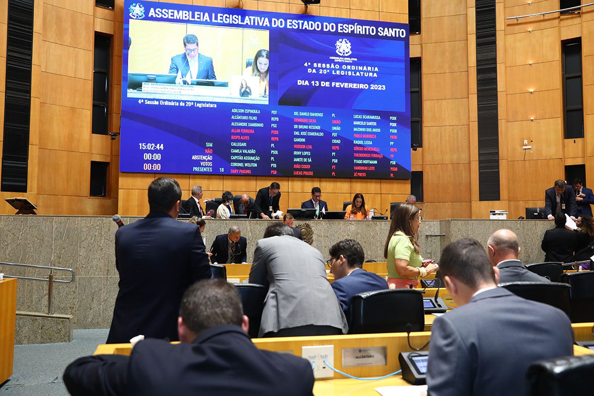 Assembleia aprova texto que dobra datas de promoção para policiais e bombeiros militares