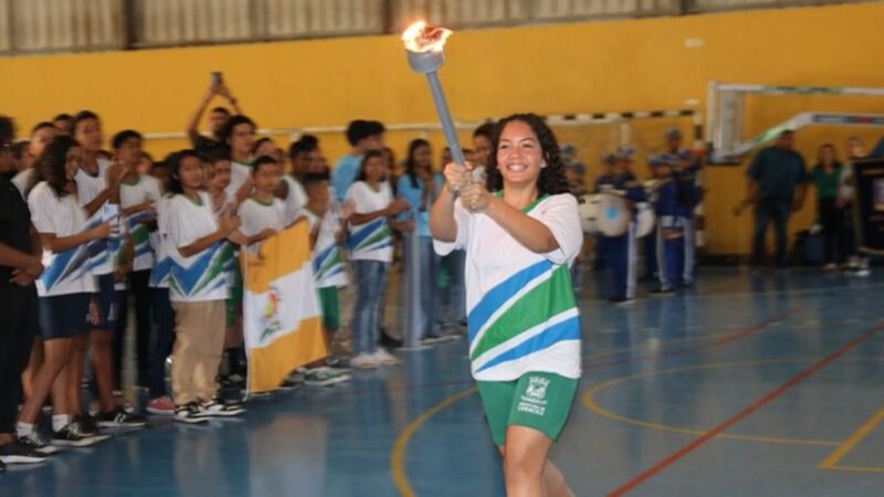 Abertura dos Jogos Estudantis de Cariacica é marcada pelo acendimento da tocha olímpica
