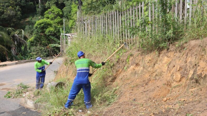 Cariacica recebe serviços de capina, varrição e manutenção em vários bairros nesta semana