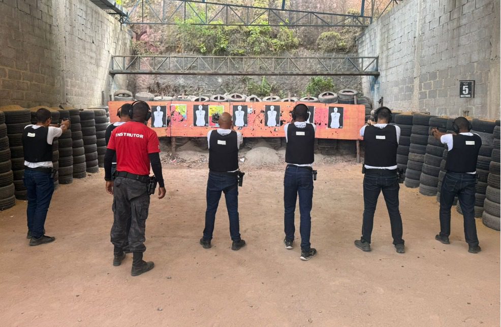 Segurança em foco: guardas municipais de Cariacica fazem treinamento de armamento e tiro