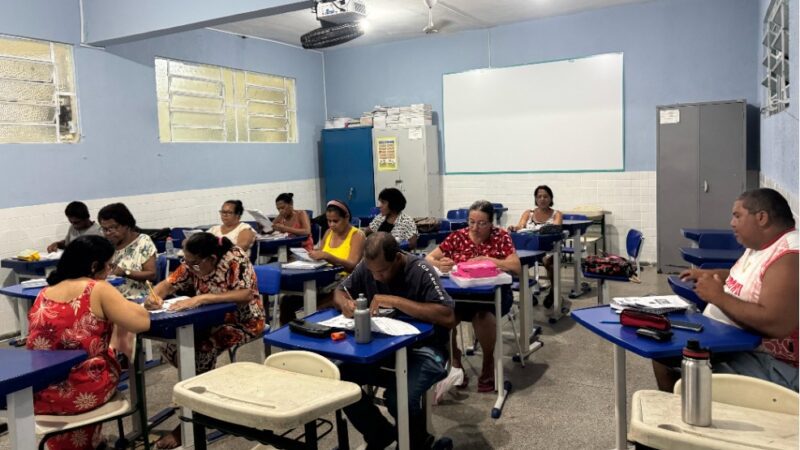 EJA oferece vagas o ano todo em 13 escolas; veja como se matricular