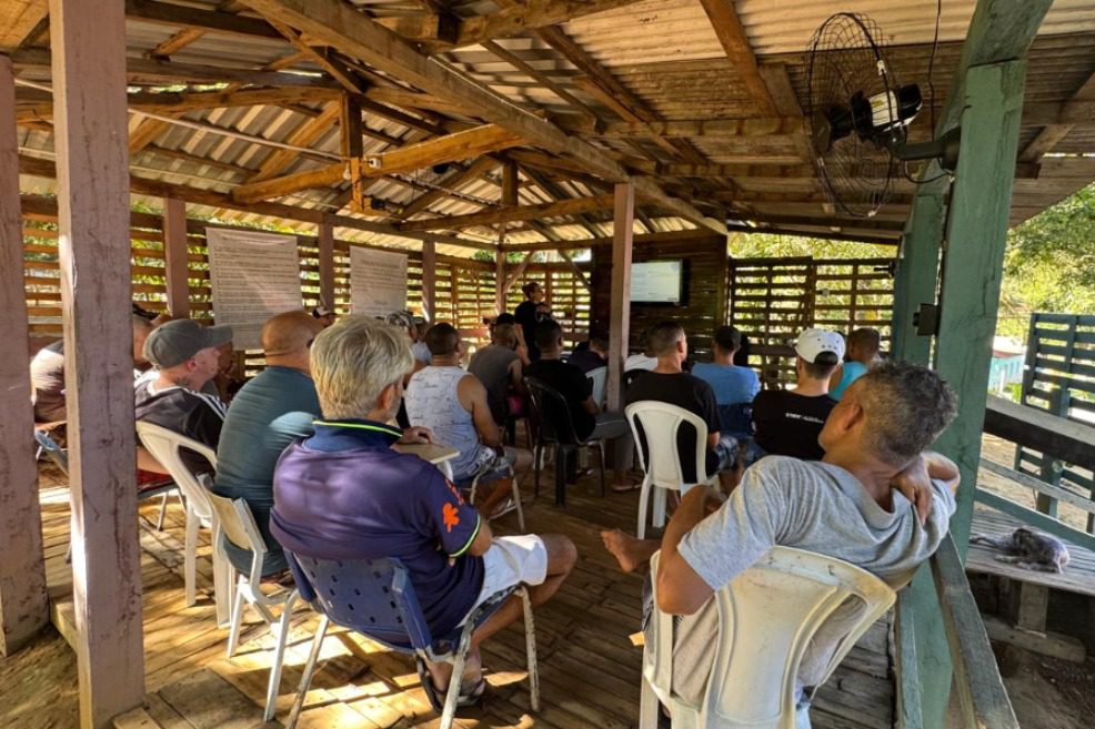 Projeto “Cantando a Vida” leva música como ferramenta de superação a nova instituição