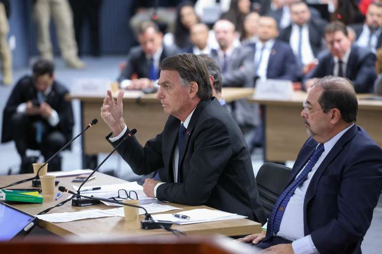 Bolsonaro rotula de “malucos” apoiadores de intervenção militar