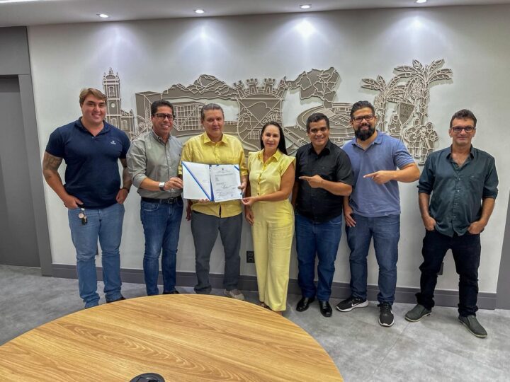 Prefeito Euclério Sampaio assina ordem de serviço para pavimentação em Caçaroca e anuncia R$ 15 milhões em obras viárias