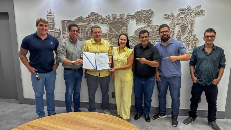 Prefeito Euclério Sampaio assina ordem de serviço para pavimentação em Caçaroca e anuncia R$ 15 milhões em obras viárias