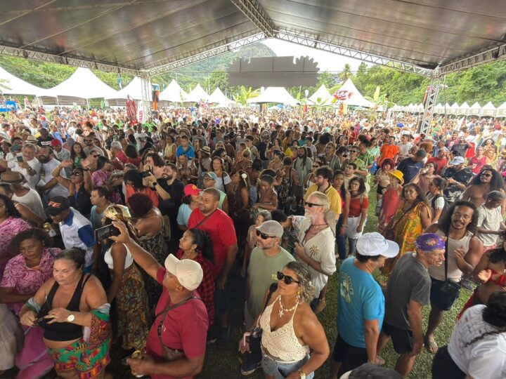 Evento Carnaval de Congo de Máscaras atrai mais de 20 mil pessoas em Roda D’Água