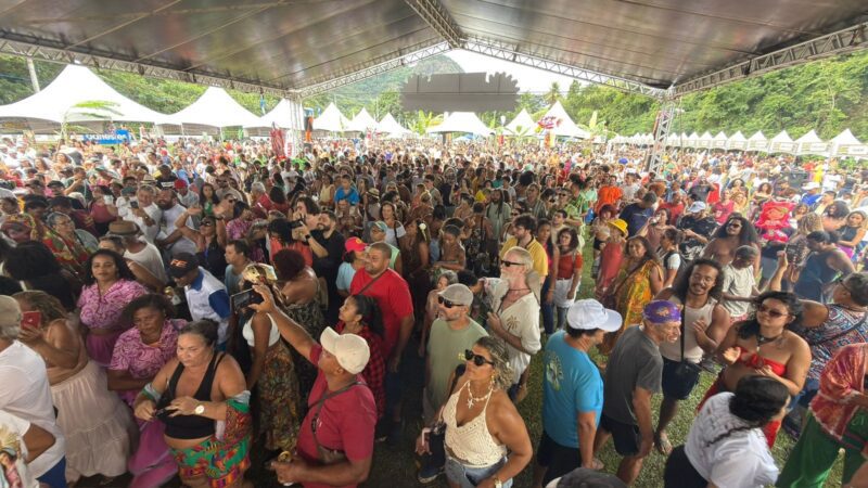 Evento Carnaval de Congo de Máscaras atrai mais de 20 mil pessoas em Roda D’Água