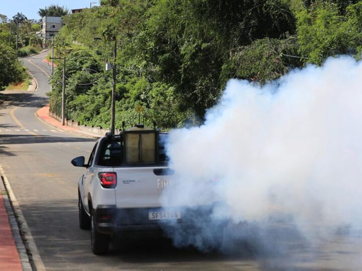 Carro fumacê passa por 31 bairros de Cariacica nesta semana; veja cronograma