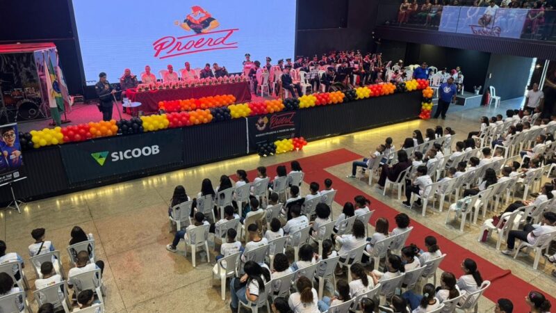 Mais de 150 alunos da rede municipal participam de formatura do Proerd