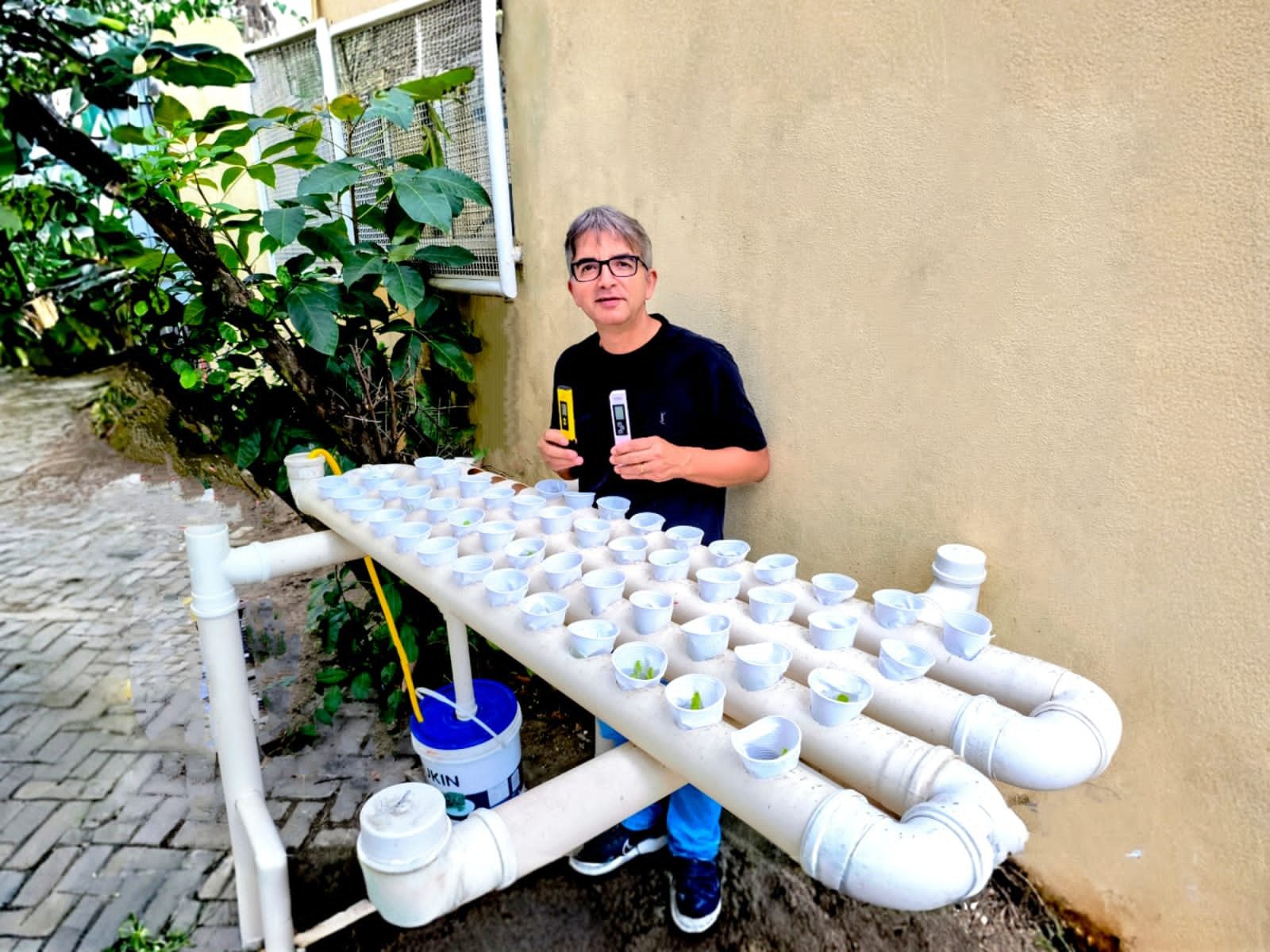 Escola de Padre Gabriel implanta horta hidropônica para inovar o ensino de Química