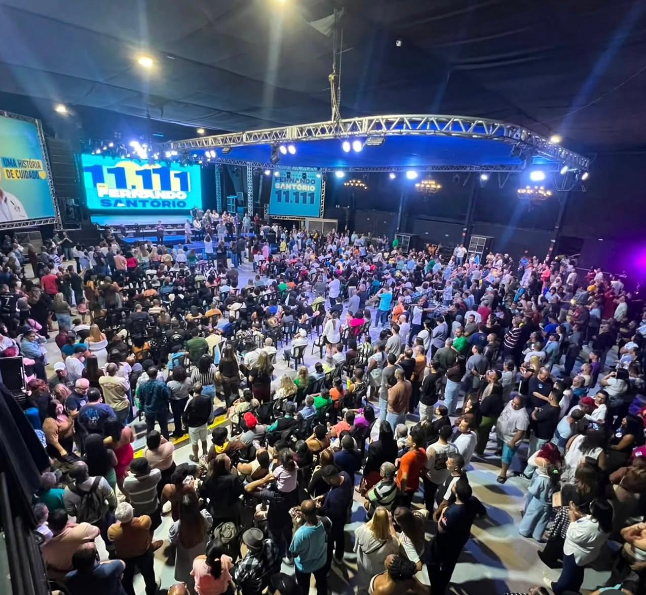Ato em Cariacica reúne mais de 4 mil pessoas no lançamento da campanha de Fernando Santorio