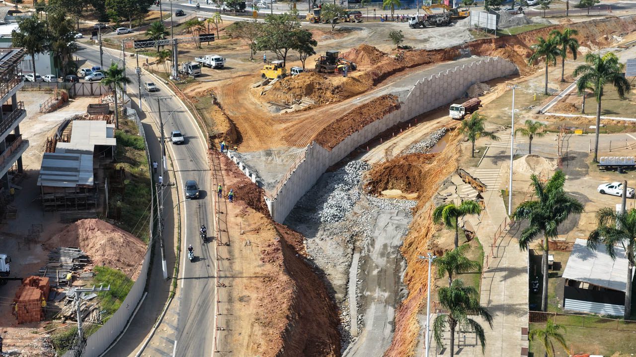 Obras em Alto Lage avançam com intervenções no mergulhão para construção de novo viaduto