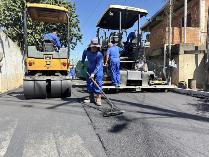 Prefeitura inicia pavimentação de ruas no bairro Nova Esperança