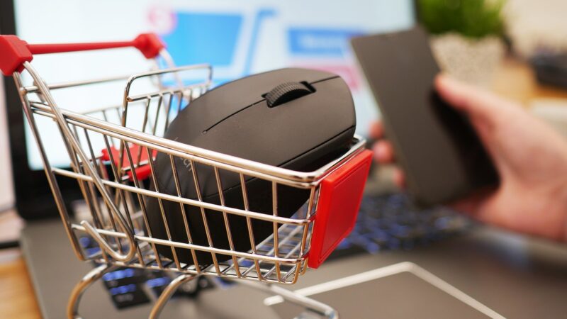 Recebeu produto diferente do anunciado? Procon dá orientações aos consumidores