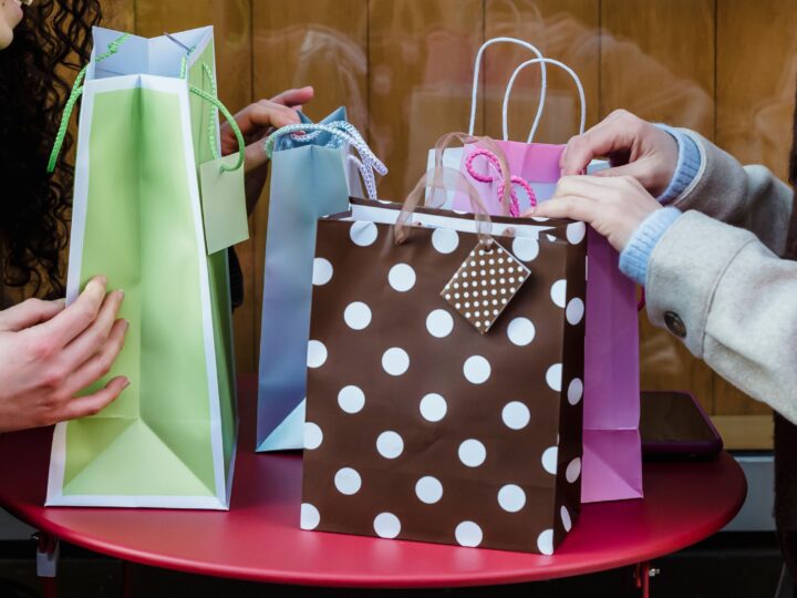 Vai às compras? Procon de Cariacica ensina como comprar com segurança no Dia dos Pais