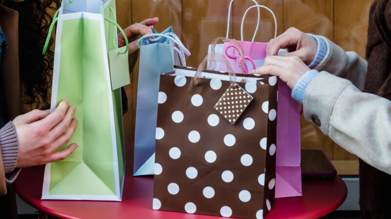 Vai às compras? Procon de Cariacica ensina como comprar com segurança no Dia dos Pais