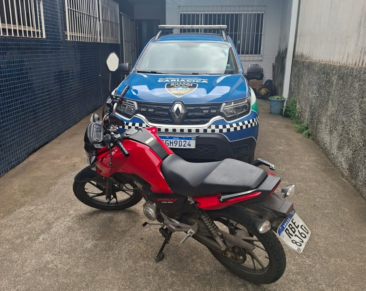 Perseguição termina com moto roubada recuperada e dois suspeitos detidos