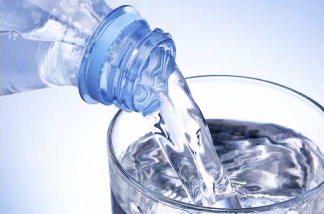 Calor intenso exige atenção: Saúde reforça orientação para beber água e se hidratar