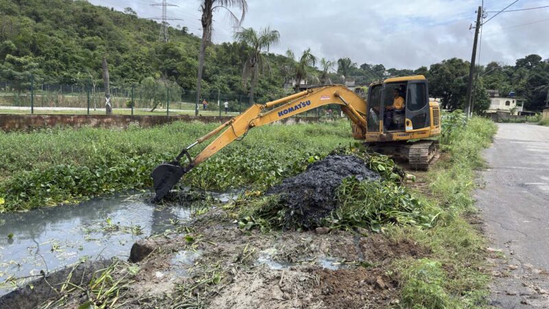 Limpeza mecanizada reforça manutenção de canais em Porto de Cariacica e Itacibá