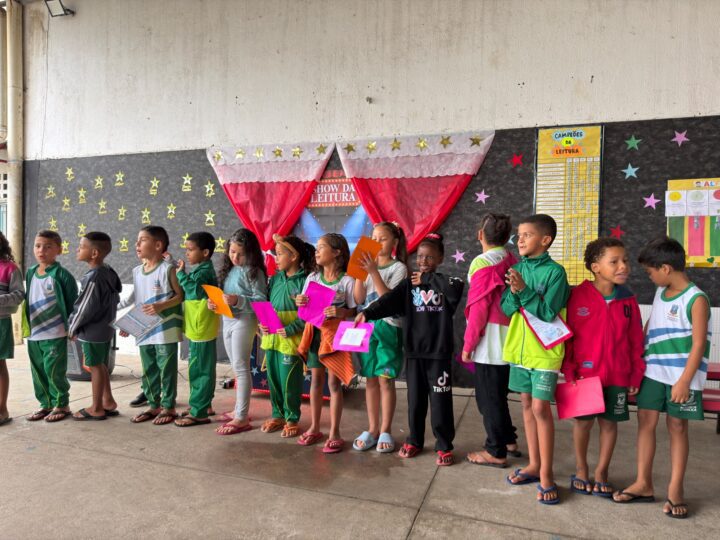 Show da Leitura incentiva alfabetização e ajuda alunos a vencer a timidez em escola de Jardim Botânico