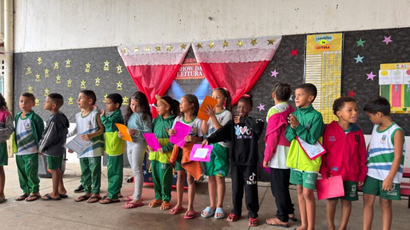 Show da Leitura incentiva alfabetização e ajuda alunos a vencer a timidez em escola de Jardim Botânico