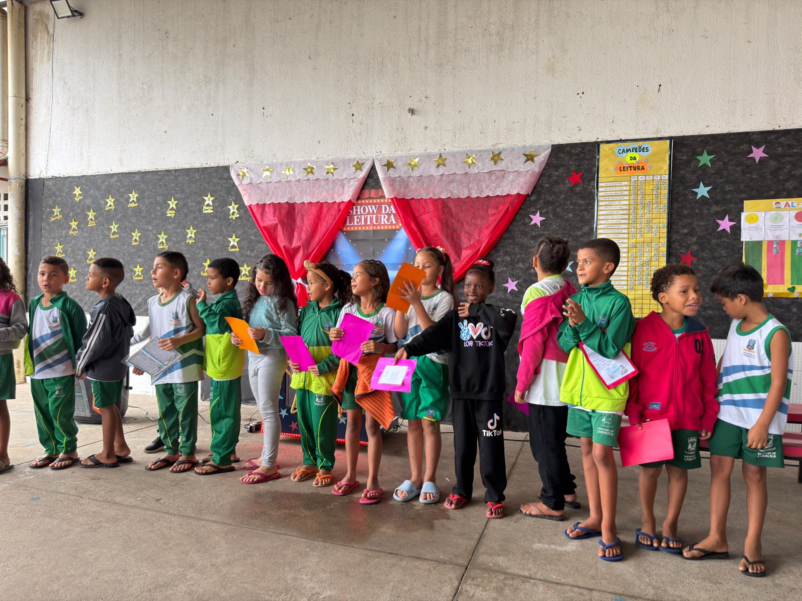 Show da Leitura incentiva alfabetização e ajuda alunos a vencer a timidez em escola de Jardim Botânico