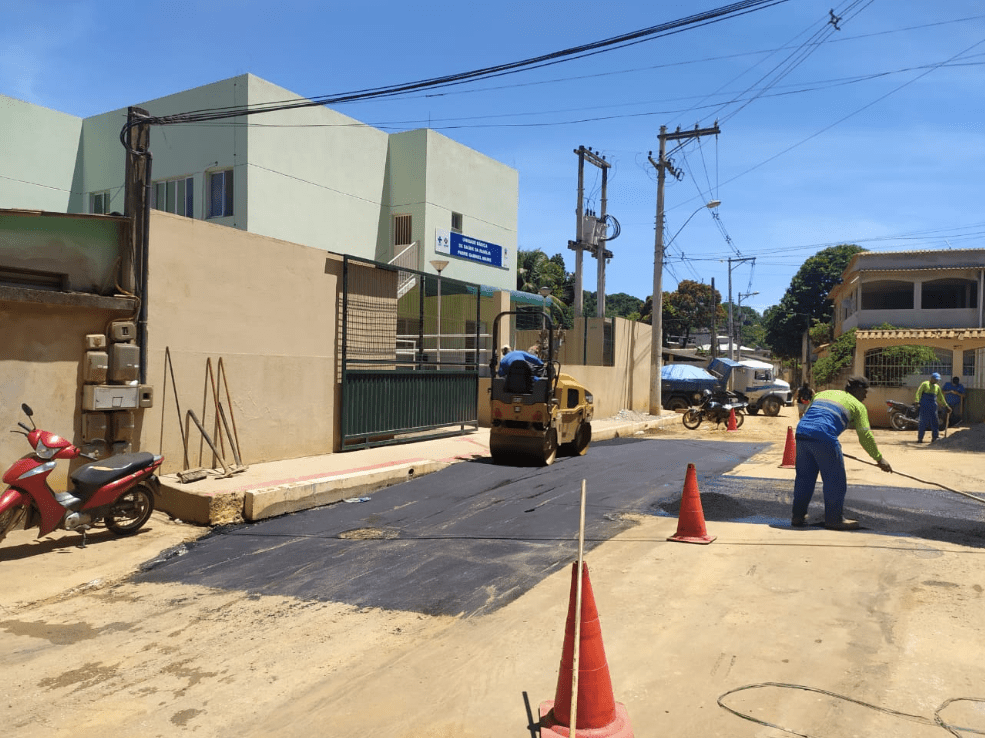 Ruas em Campo Grande e Flexal 2 recebem manutenção asfáltica