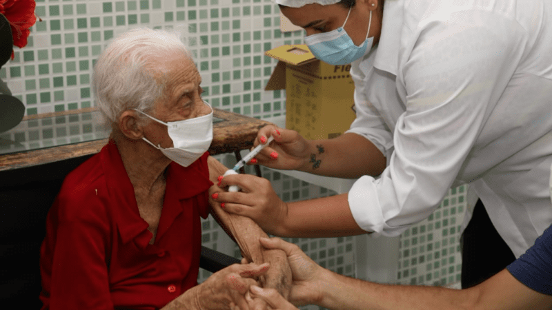 Vacinação contra a Covid-19 é iniciada em Cariacica