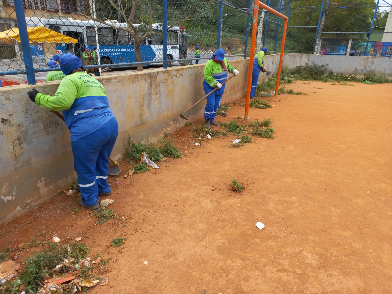 Secretaria Municipal de Serviços realizou mutirão de limpeza por toda a cidade