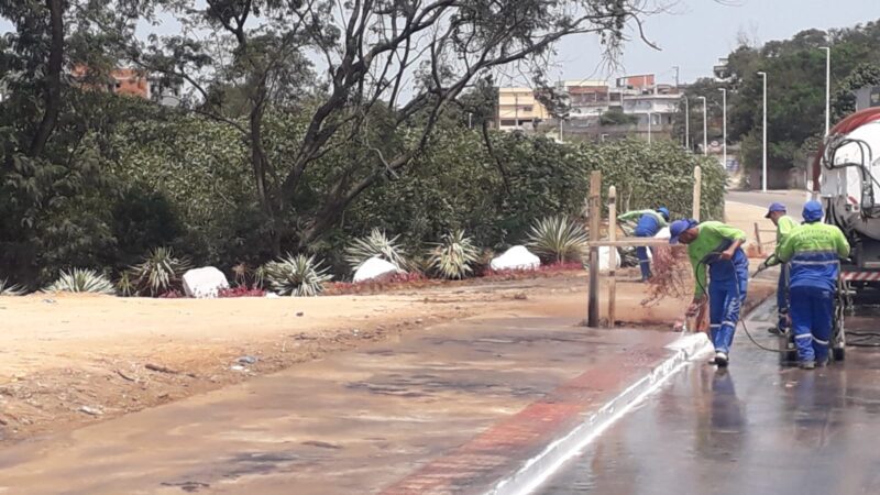 Prefeitura transforma mais um ponto viciado de lixo em jardim