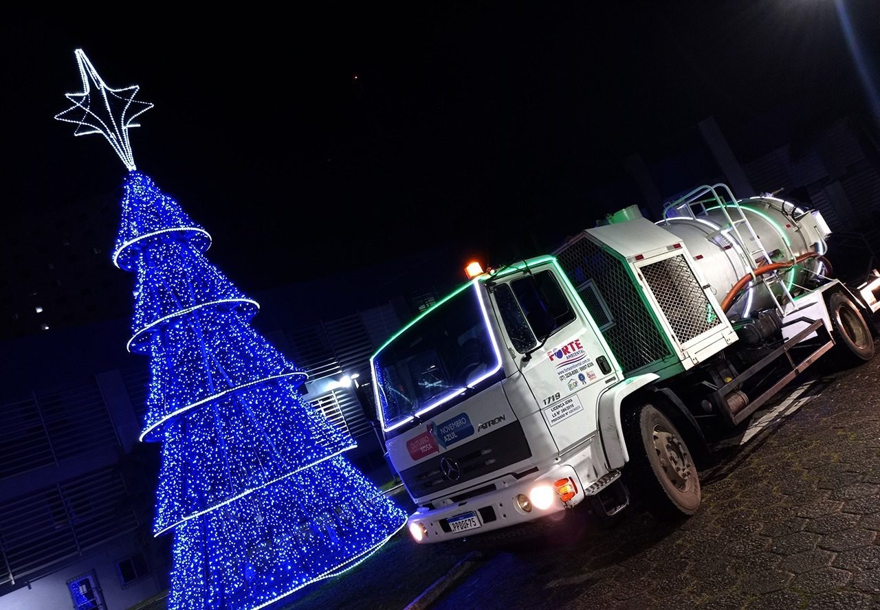 Natal em Cariacica: Caminhões coletores de lixo estão iluminados