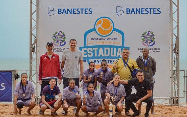 Comissão técnica da seleção feminina de futebol de areia é recebida por prefeito