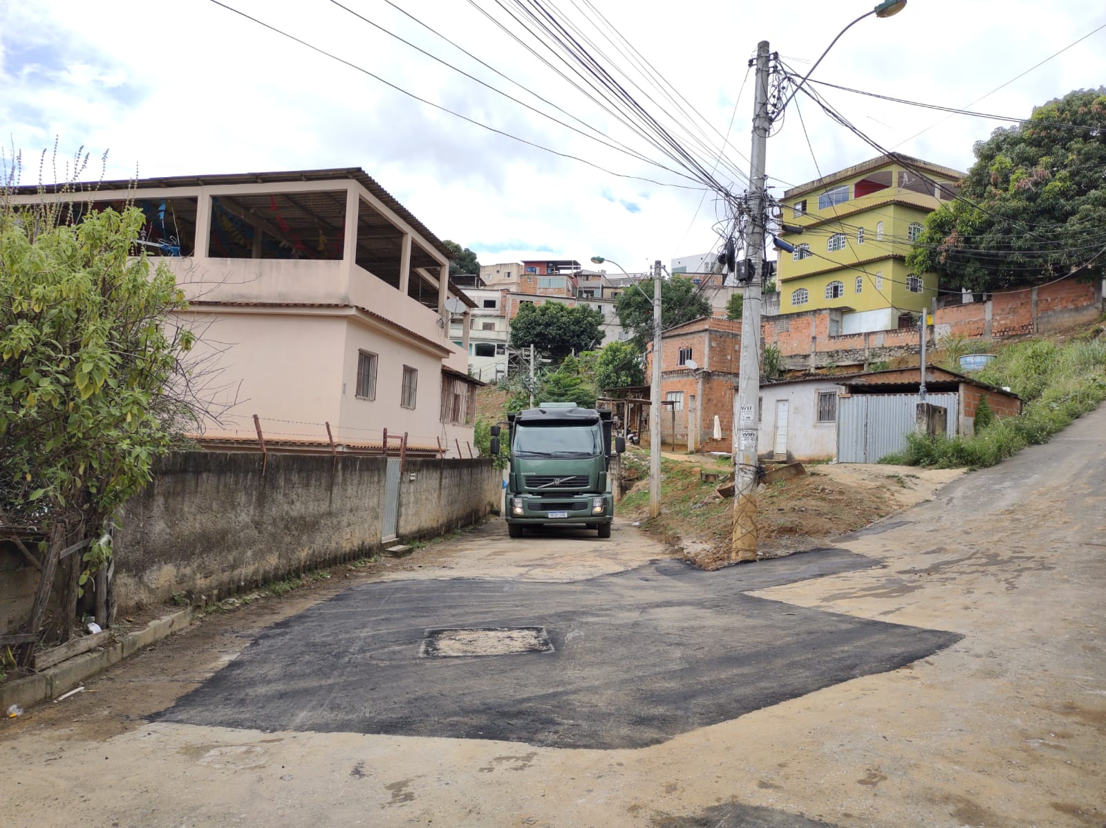 Secretaria de Serviços do município realiza ações de limpeza e manutenção em diversos bairros