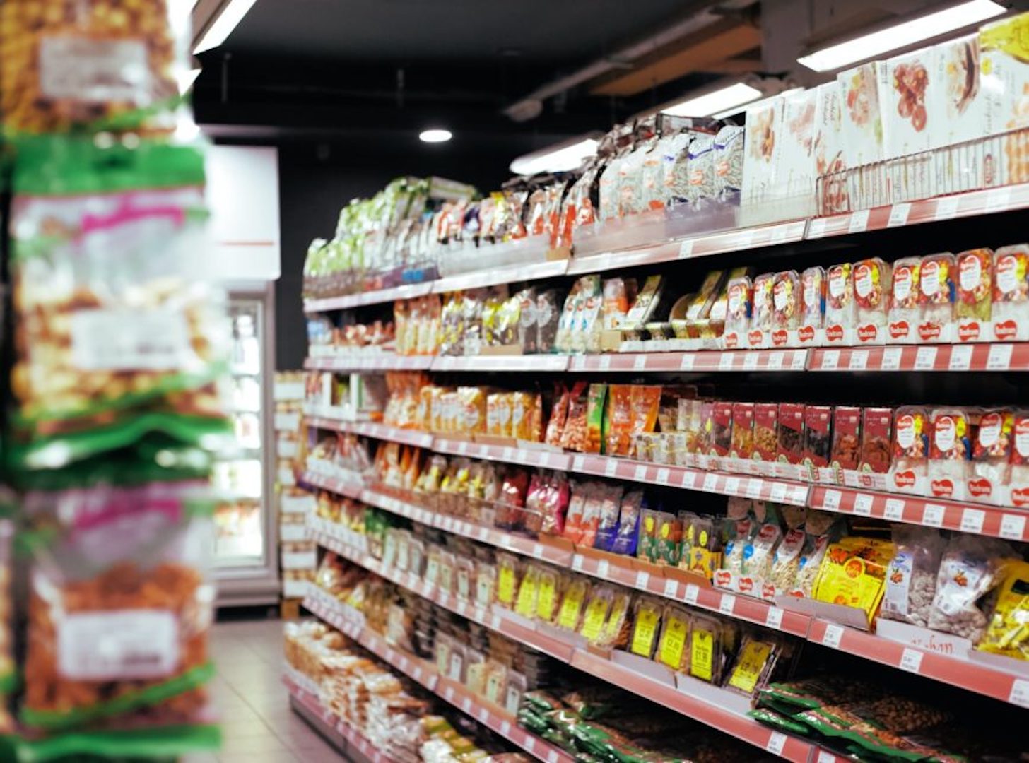 Covid e gripe: avanço de casos afasta 500 funcionários de supermercados no Espírito Santo