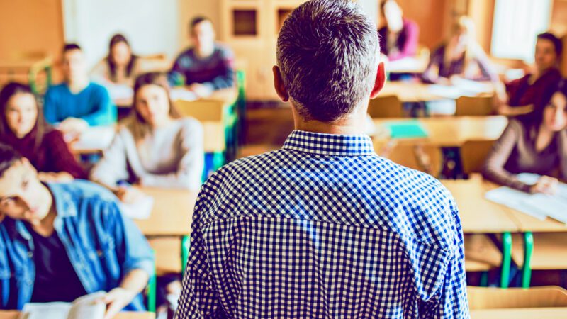 ES tem bolsas para cursos gratuitos de graduação