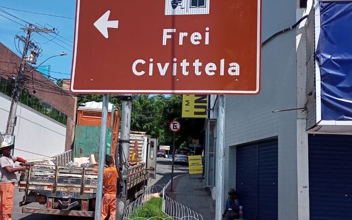 Placas com informações turísticas sobre Cariacica são instaladas na cidade